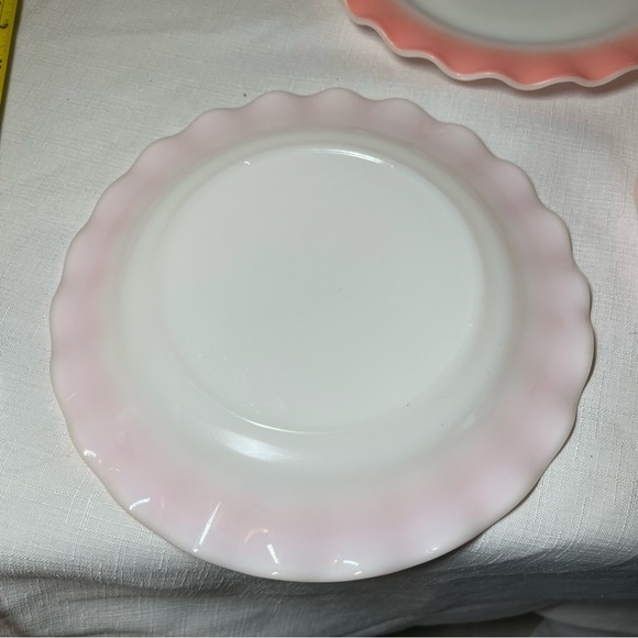 Hazel Atlas Crinoline Pink Ripple Edge 9" Vintage Luncheon Dinner Plates. Set 3 - Picture 5 of 8